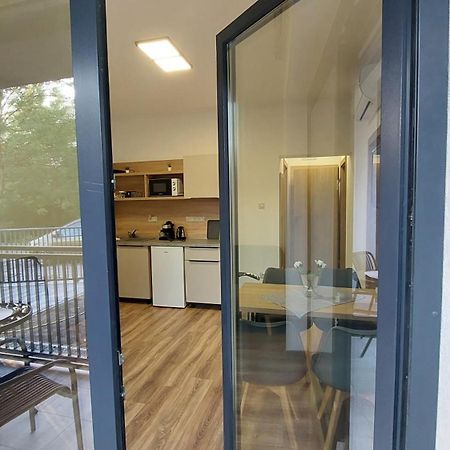 Csaladi Kikoeto Apartman Gyula Exteriör bild