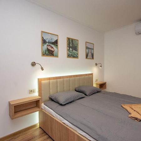 Csaladi Kikoeto Apartman Gyula Exteriör bild