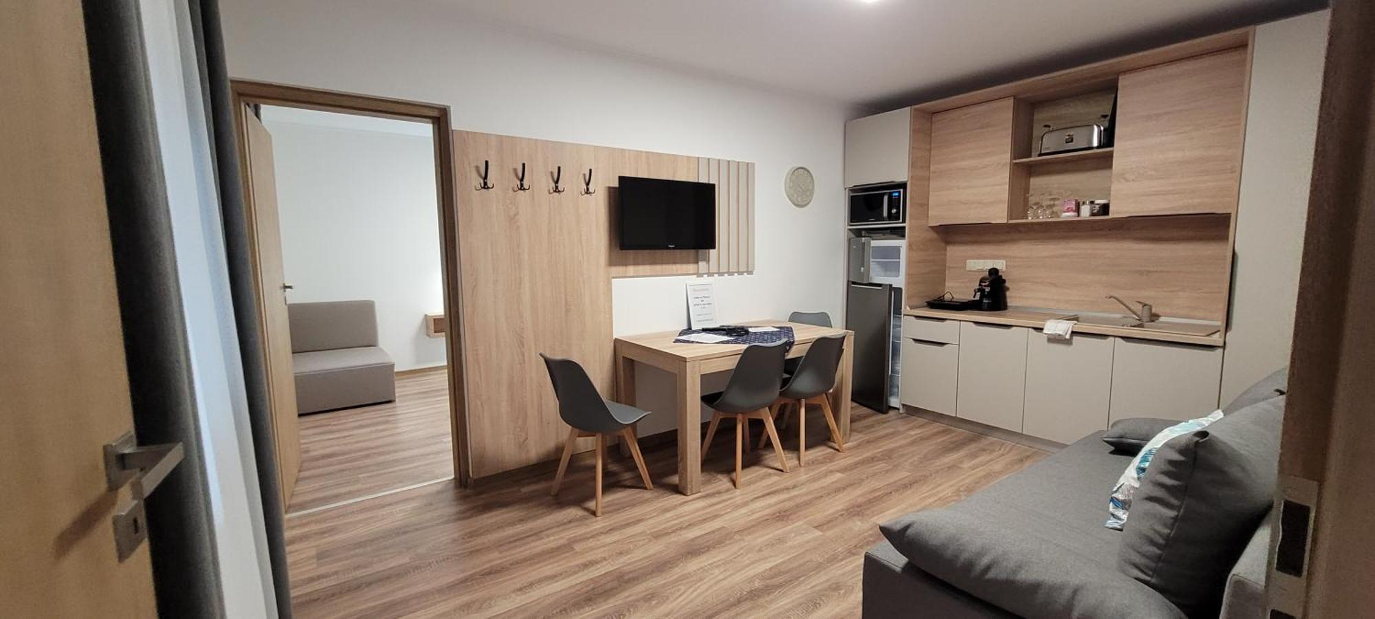 Csaladi Kikoeto Apartman Gyula Exteriör bild