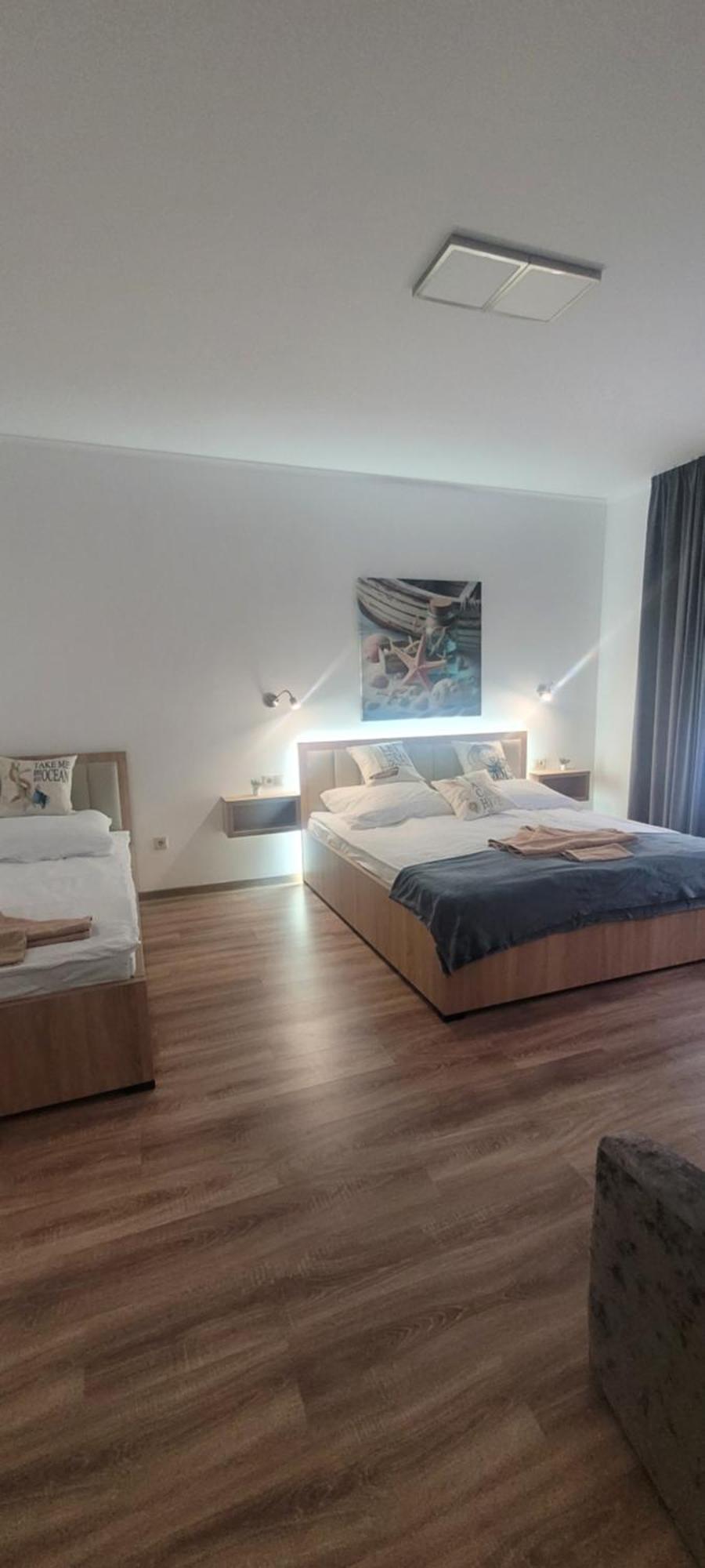 Csaladi Kikoeto Apartman Gyula Exteriör bild