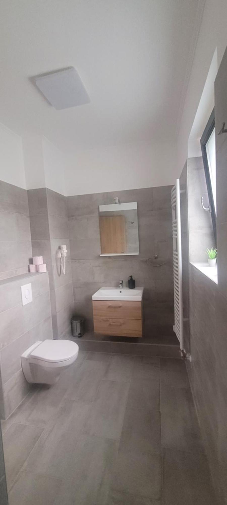 Csaladi Kikoeto Apartman Gyula Exteriör bild