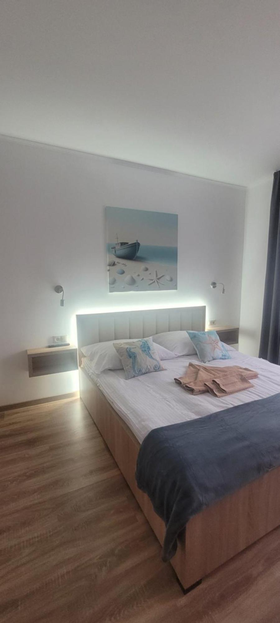 Csaladi Kikoeto Apartman Gyula Exteriör bild