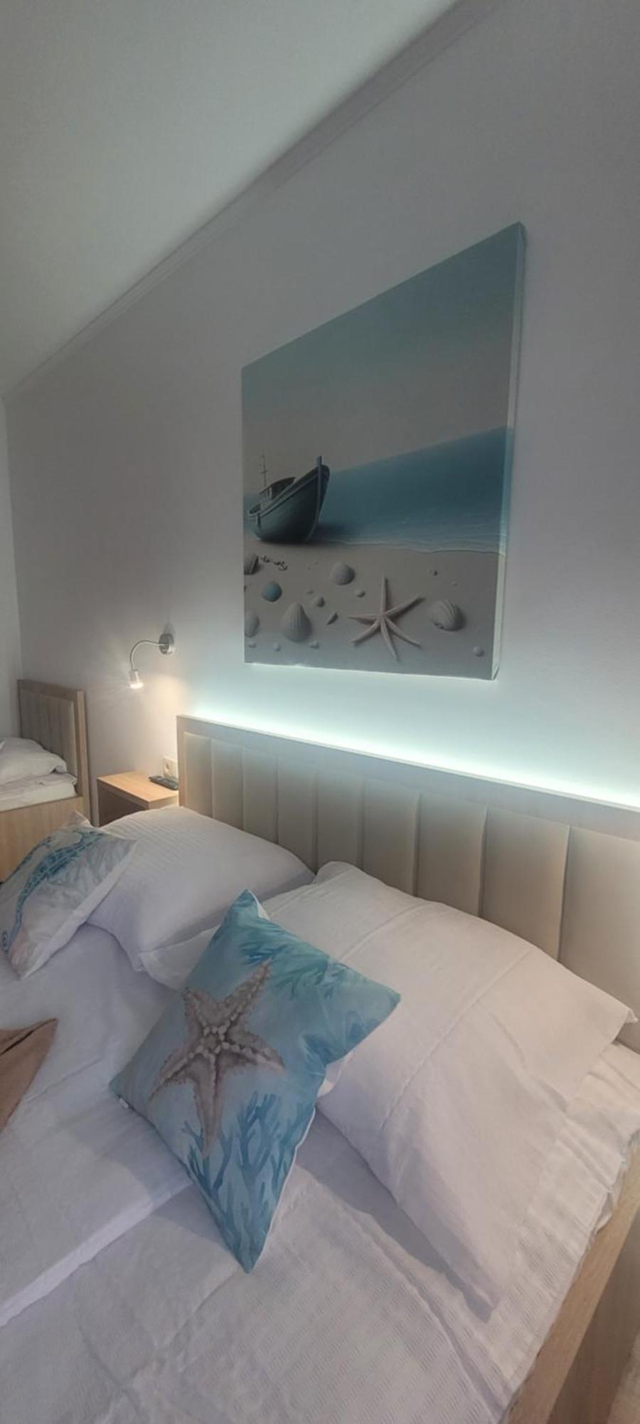 Csaladi Kikoeto Apartman Gyula Exteriör bild