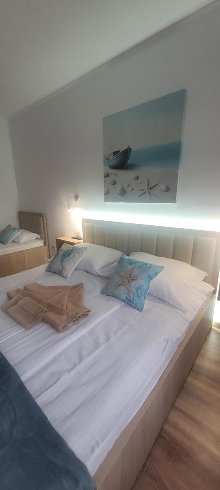 Csaladi Kikoeto Apartman Gyula Exteriör bild