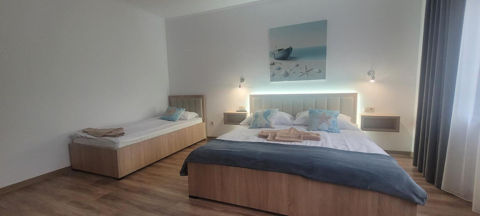 Csaladi Kikoeto Apartman Gyula Exteriör bild