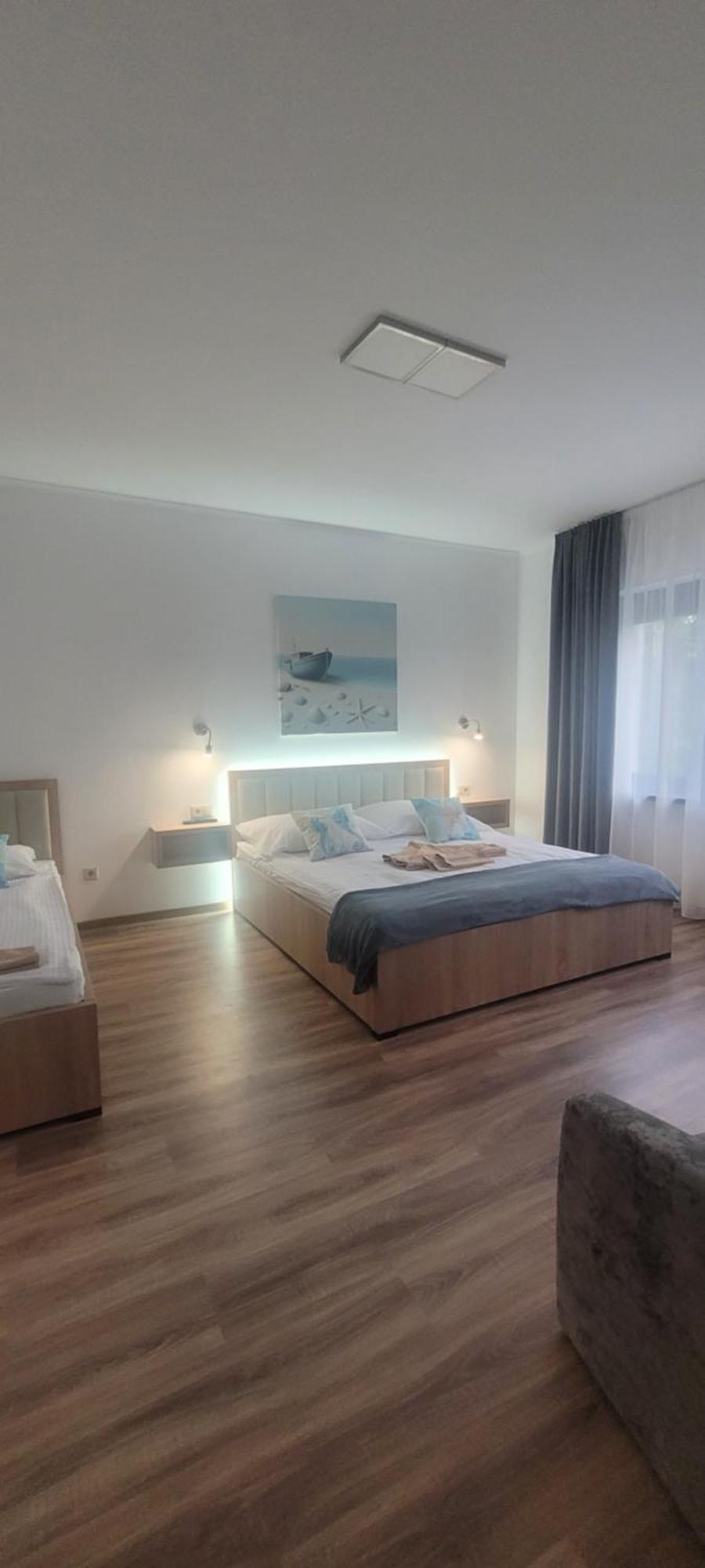Csaladi Kikoeto Apartman Gyula Exteriör bild