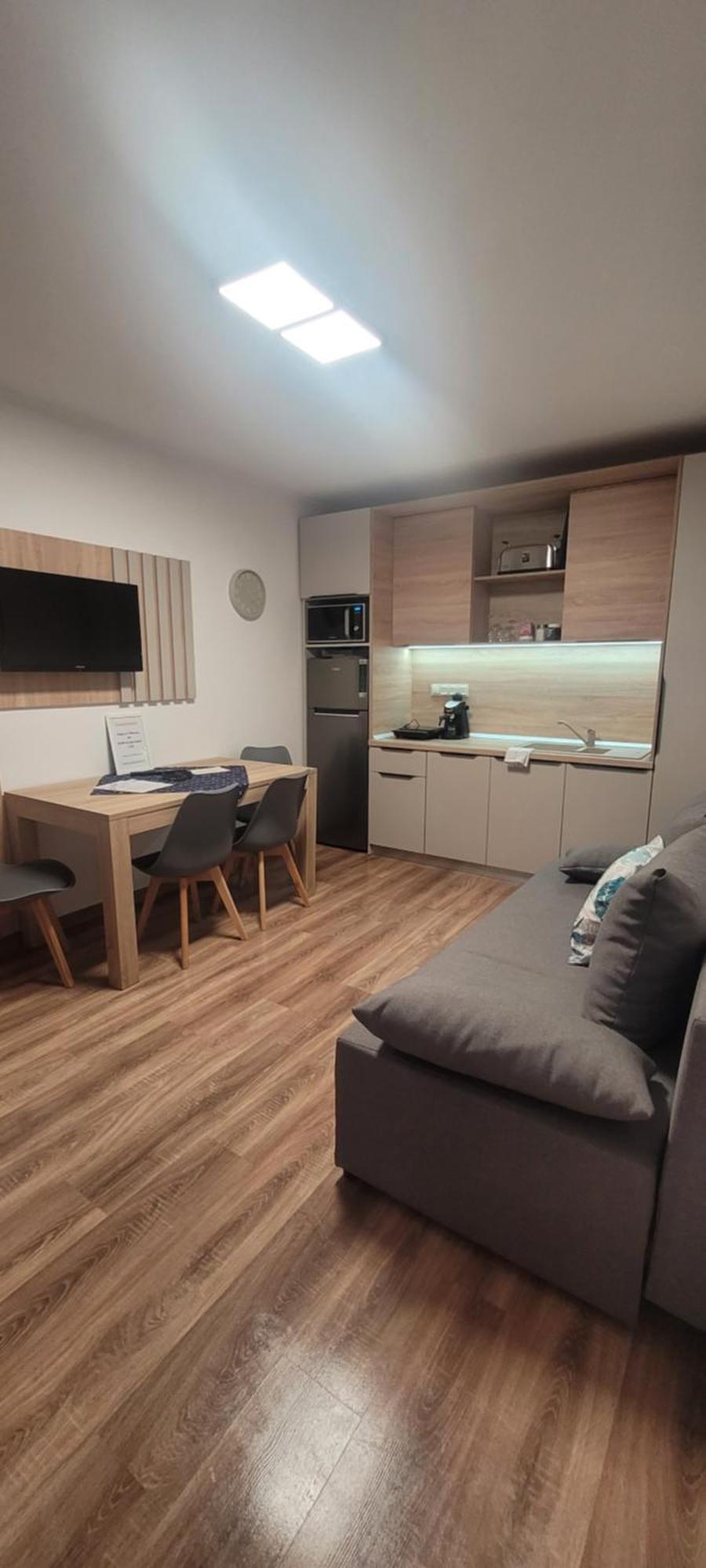 Csaladi Kikoeto Apartman Gyula Exteriör bild
