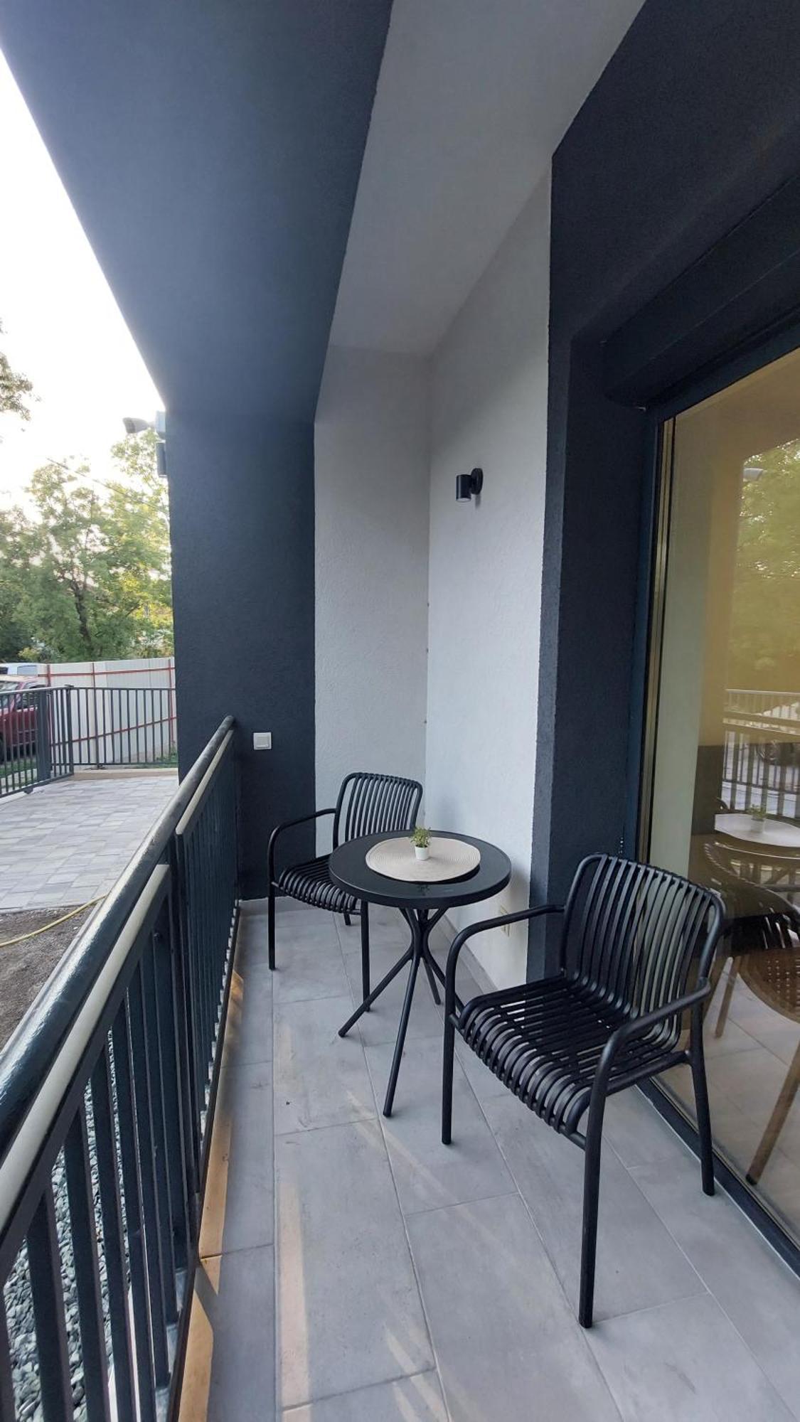 Csaladi Kikoeto Apartman Gyula Exteriör bild