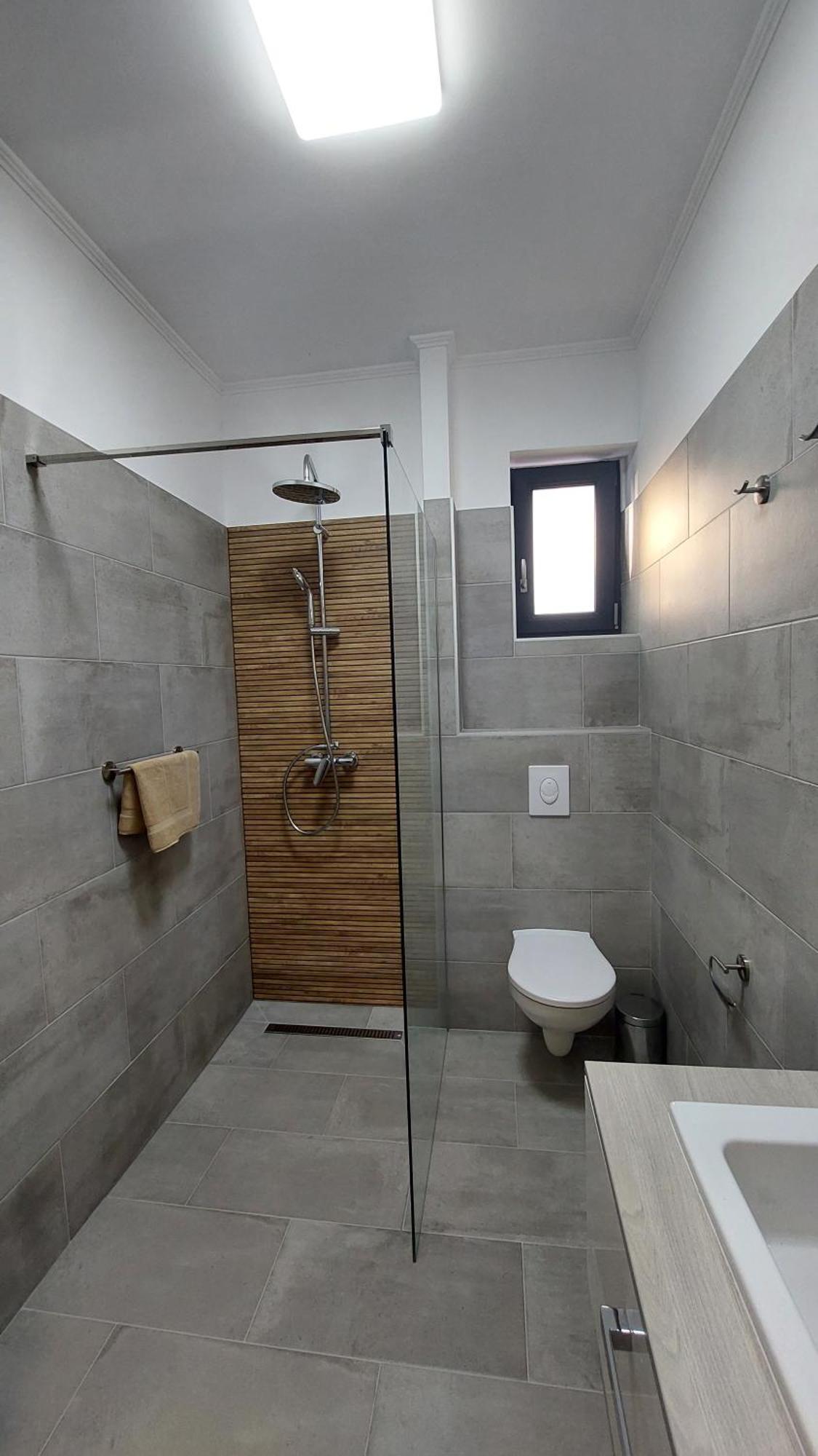 Csaladi Kikoeto Apartman Gyula Exteriör bild