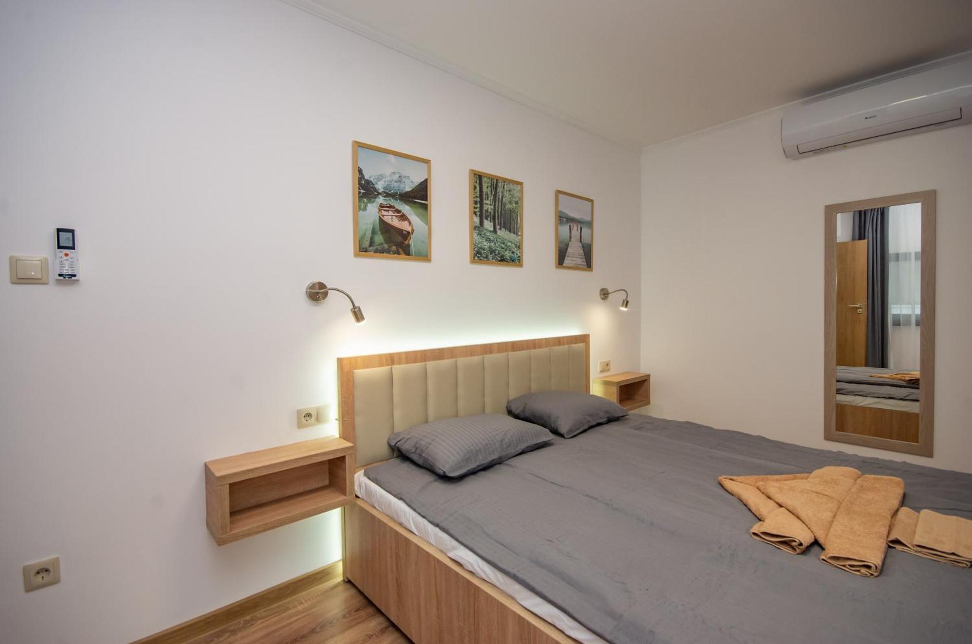 Csaladi Kikoeto Apartman Gyula Exteriör bild