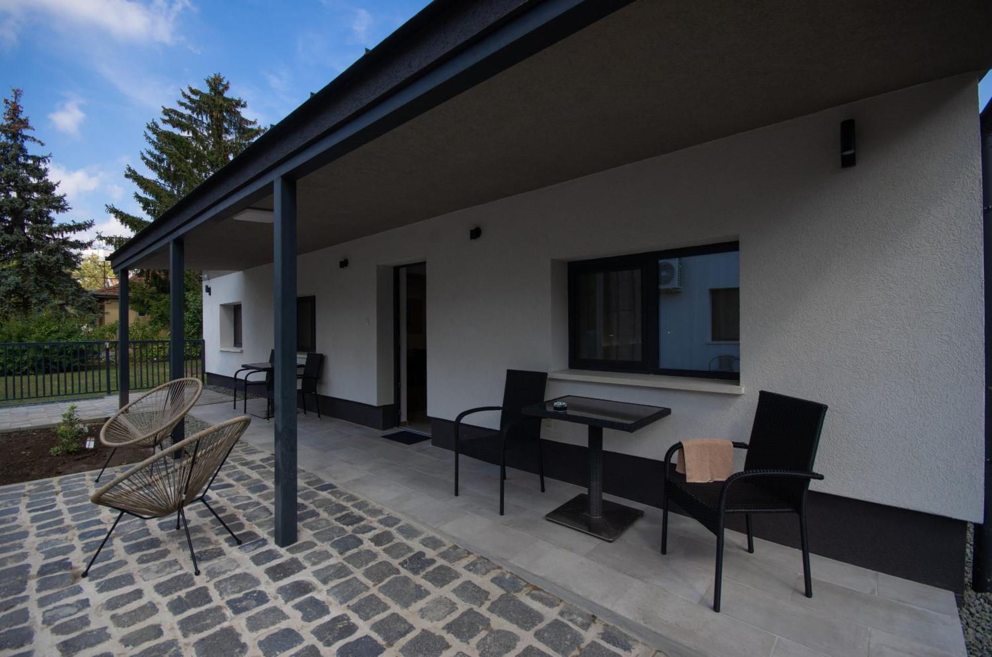 Csaladi Kikoeto Apartman Gyula Exteriör bild