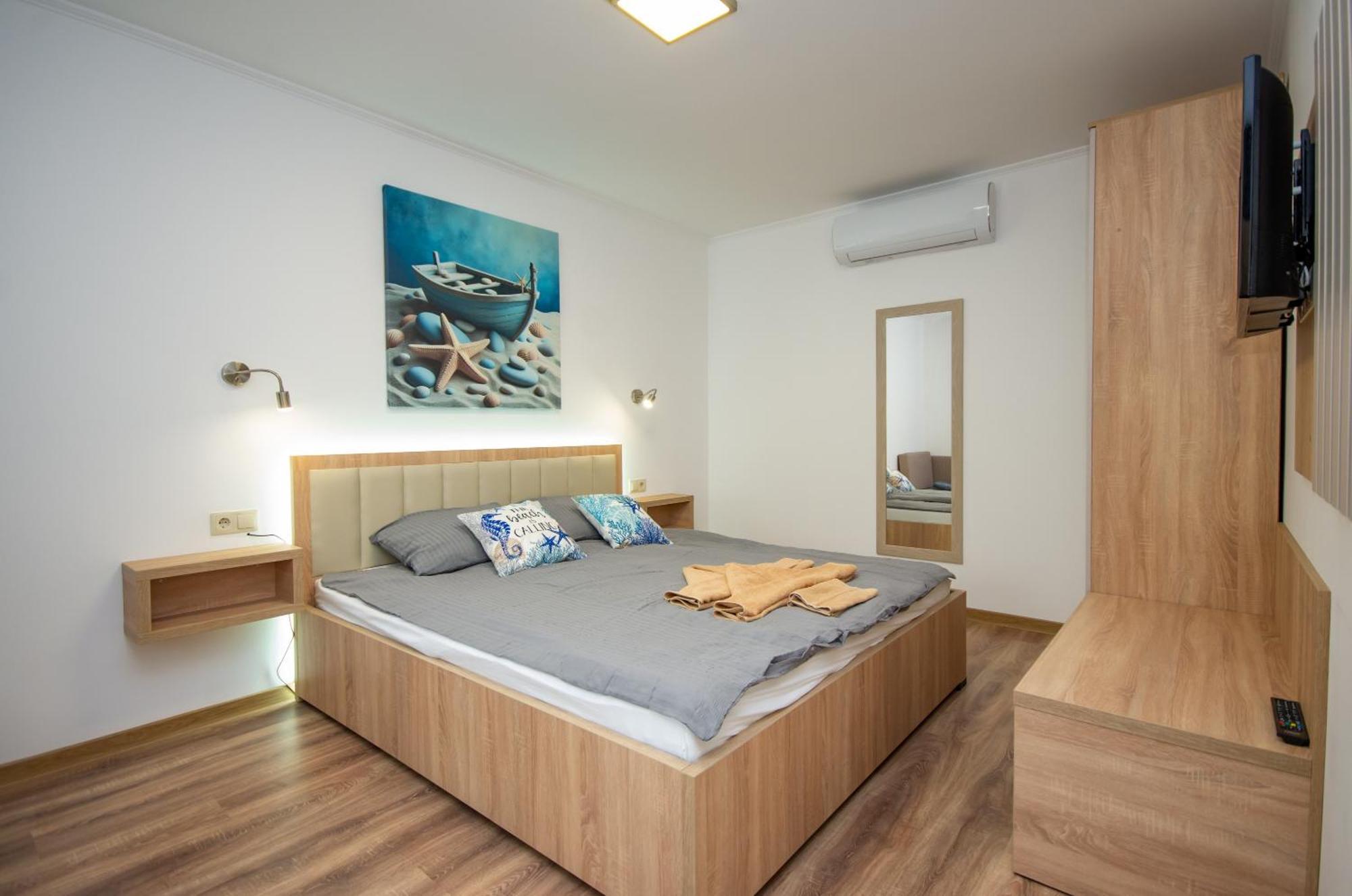 Csaladi Kikoeto Apartman Gyula Exteriör bild