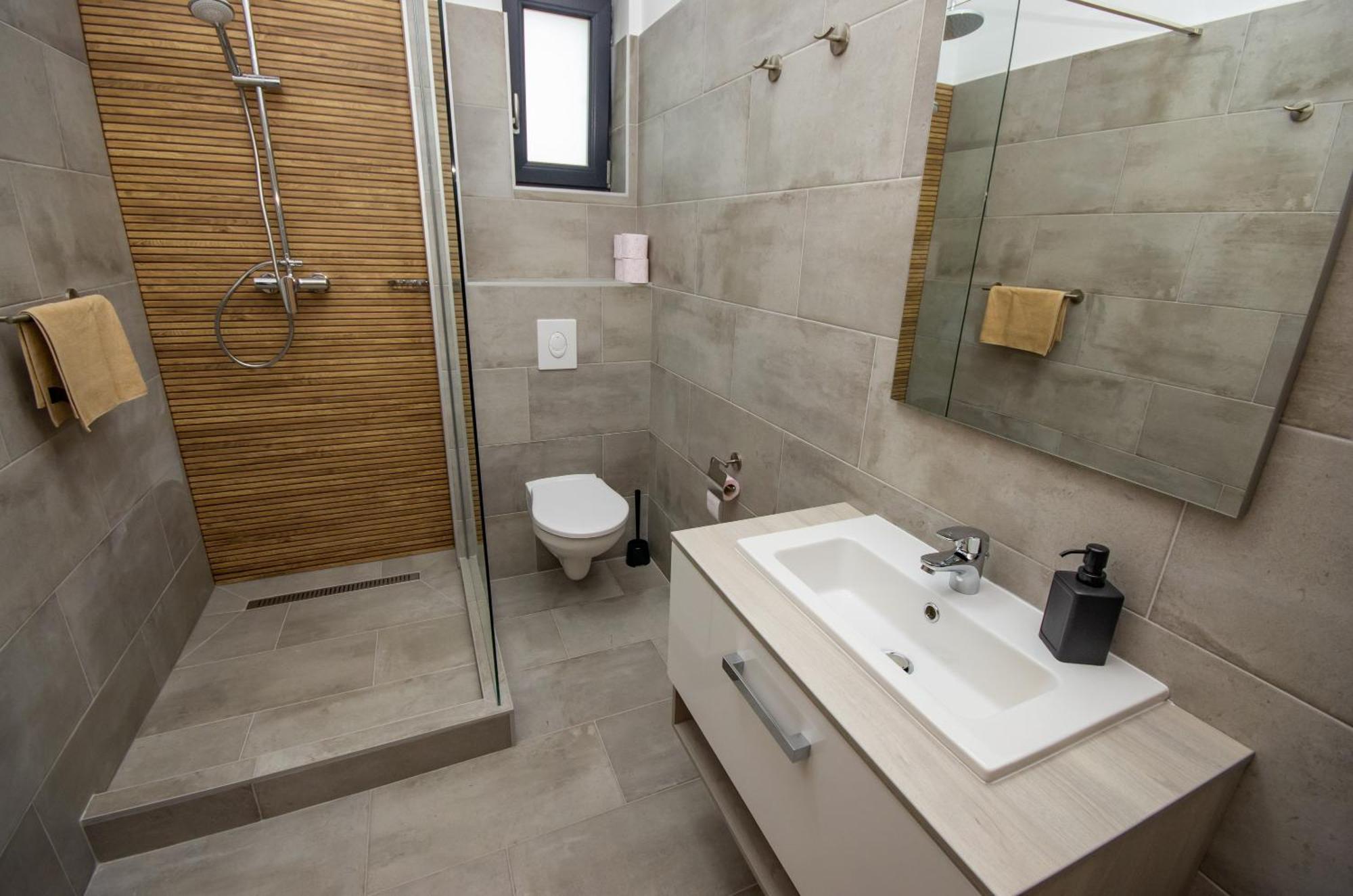 Csaladi Kikoeto Apartman Gyula Exteriör bild