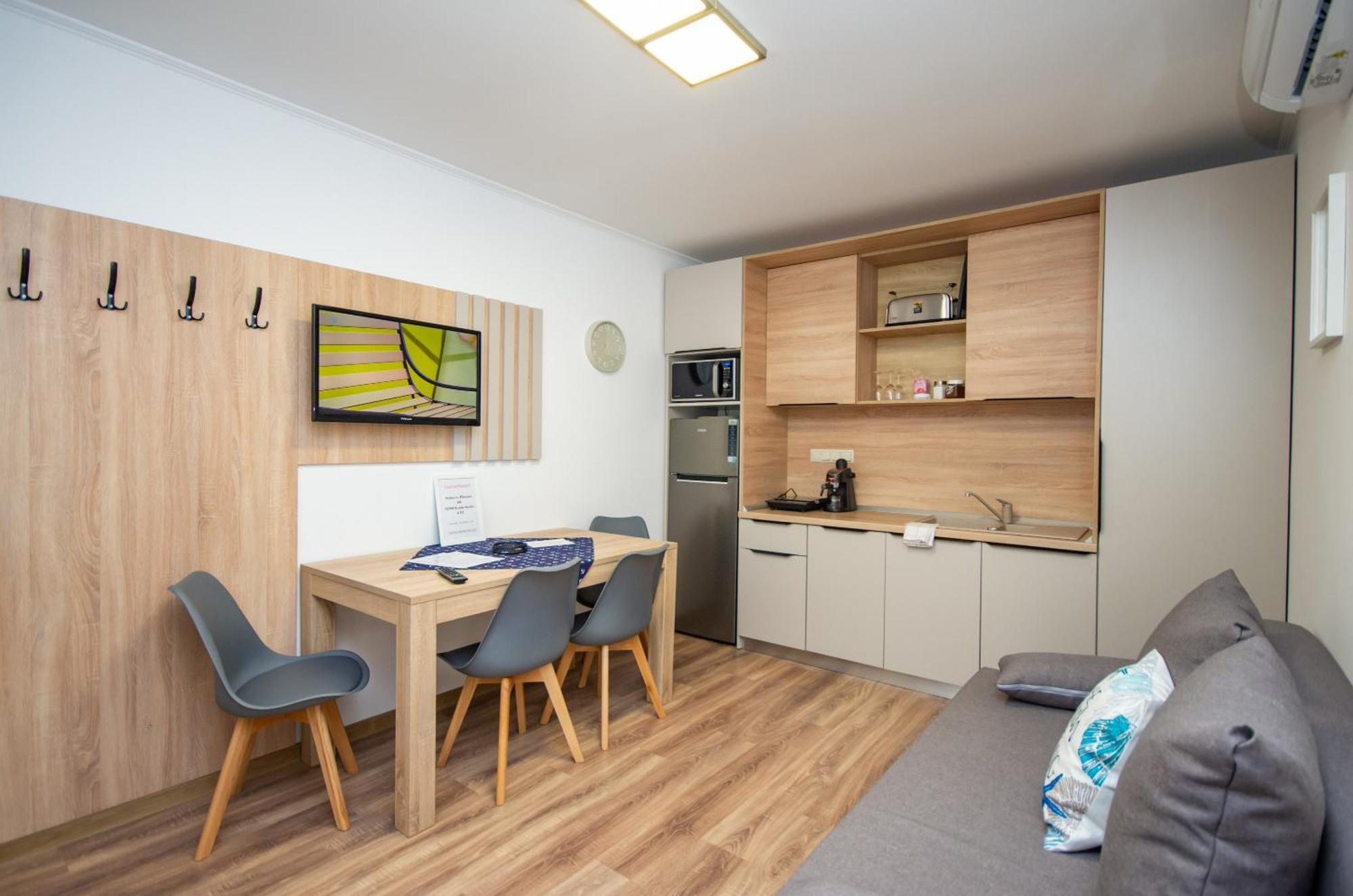Csaladi Kikoeto Apartman Gyula Exteriör bild