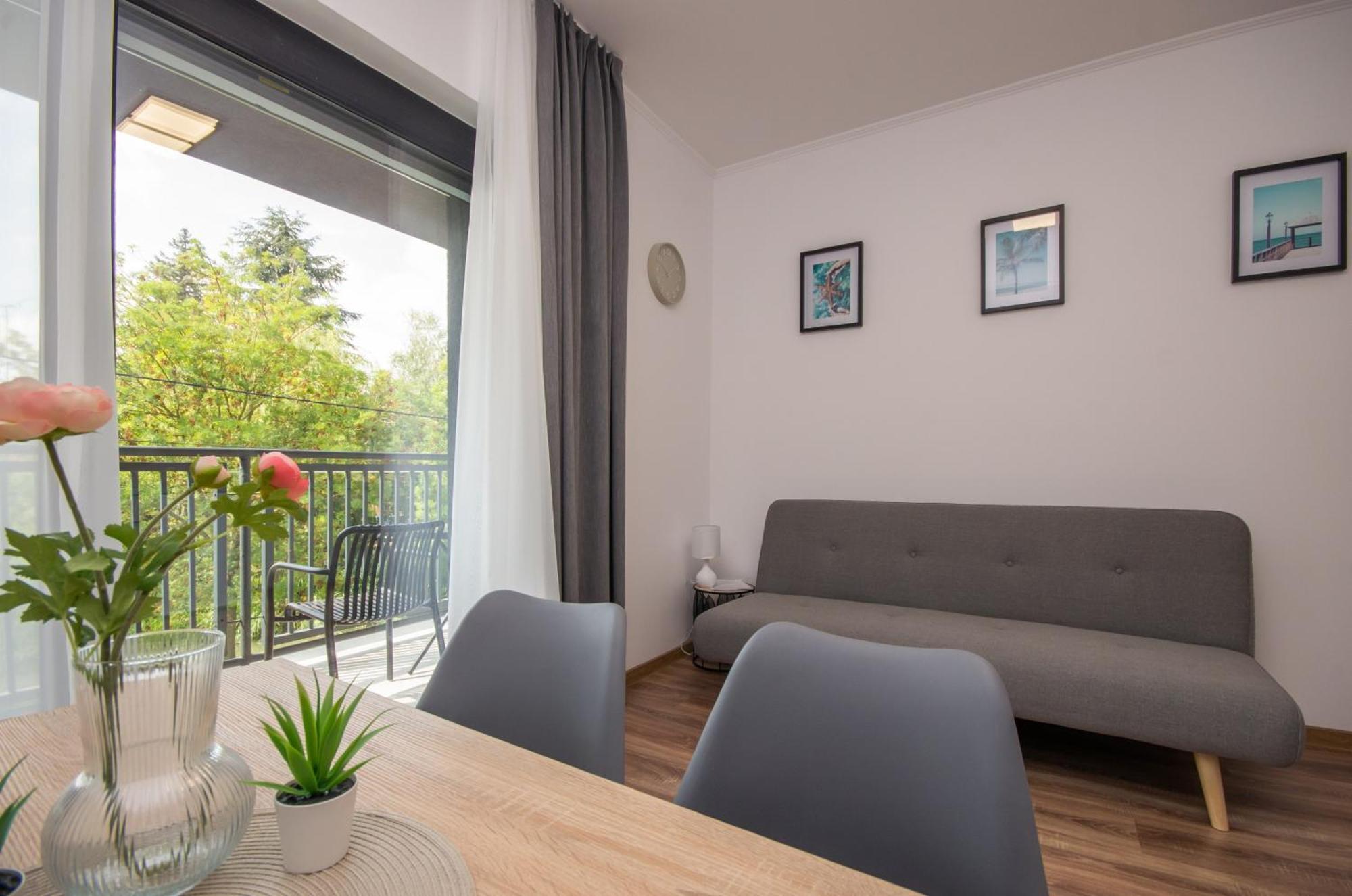 Csaladi Kikoeto Apartman Gyula Exteriör bild