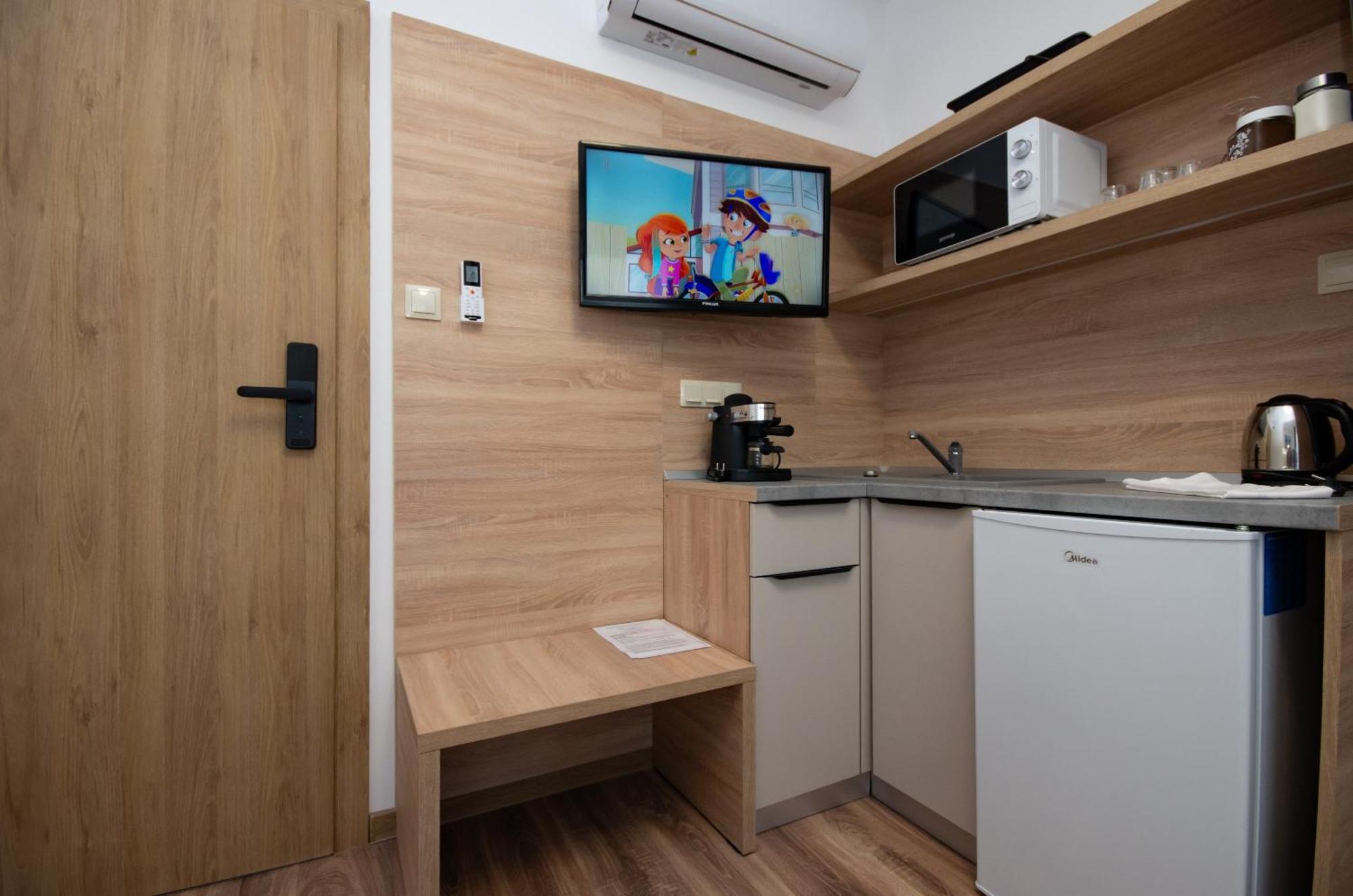 Csaladi Kikoeto Apartman Gyula Exteriör bild
