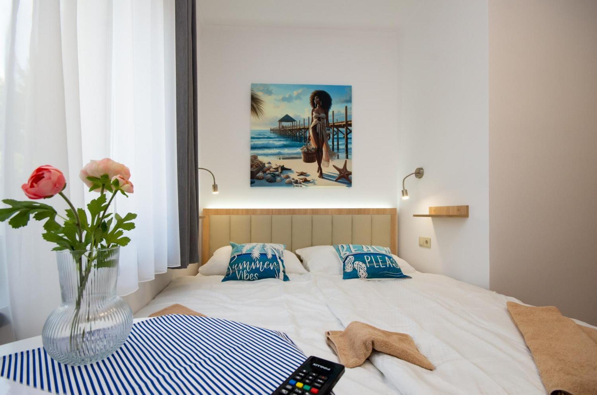Csaladi Kikoeto Apartman Gyula Exteriör bild