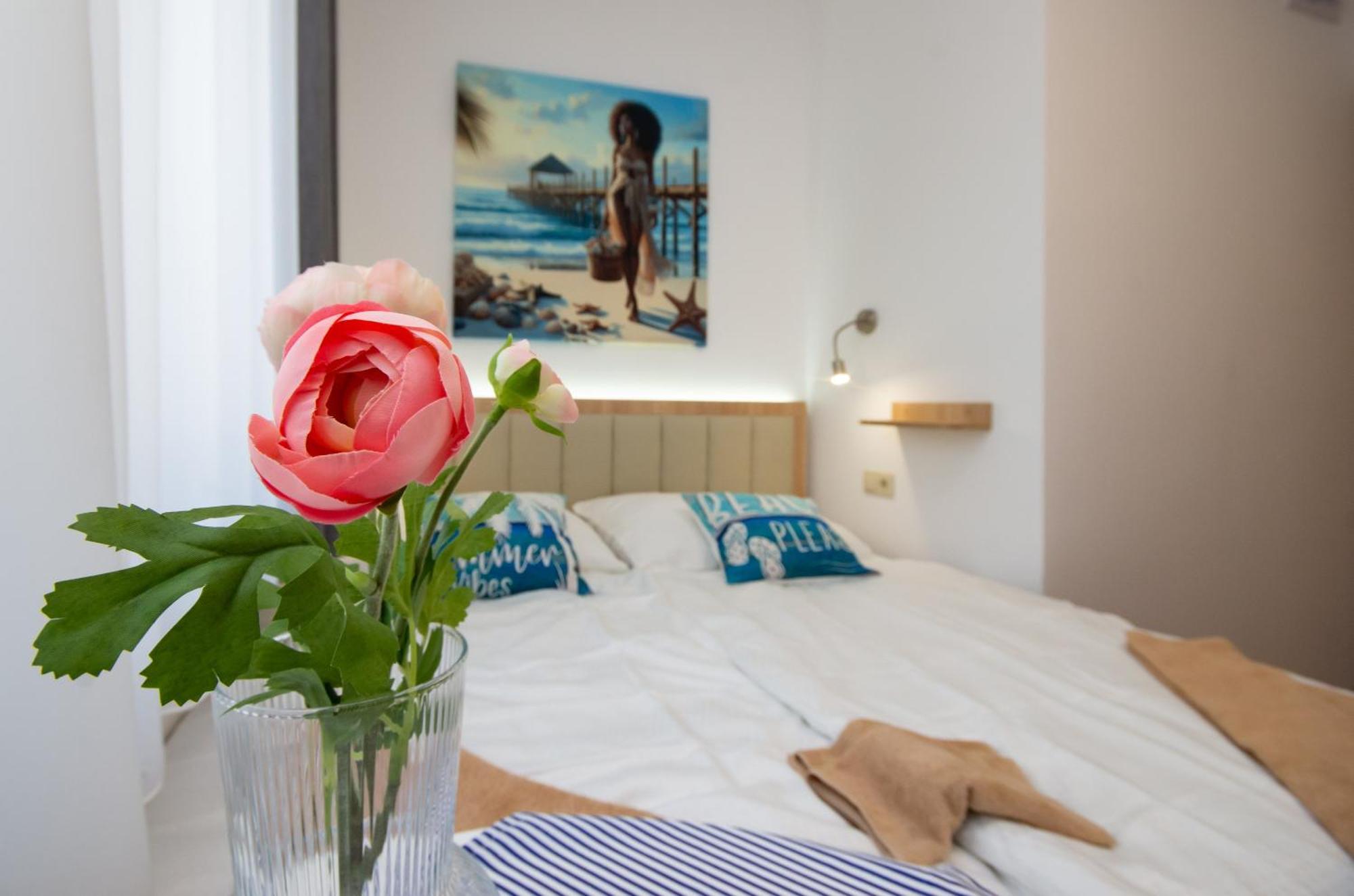Csaladi Kikoeto Apartman Gyula Exteriör bild