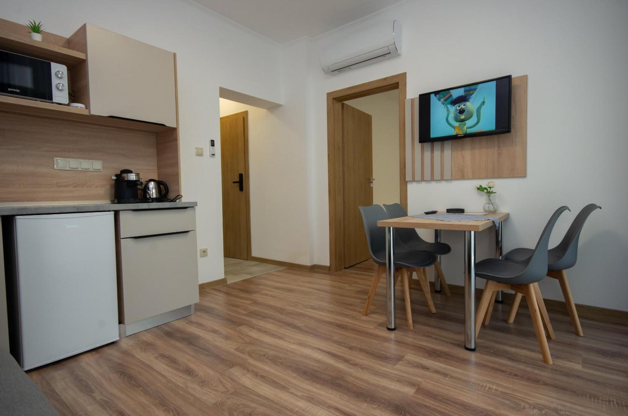 Csaladi Kikoeto Apartman Gyula Exteriör bild