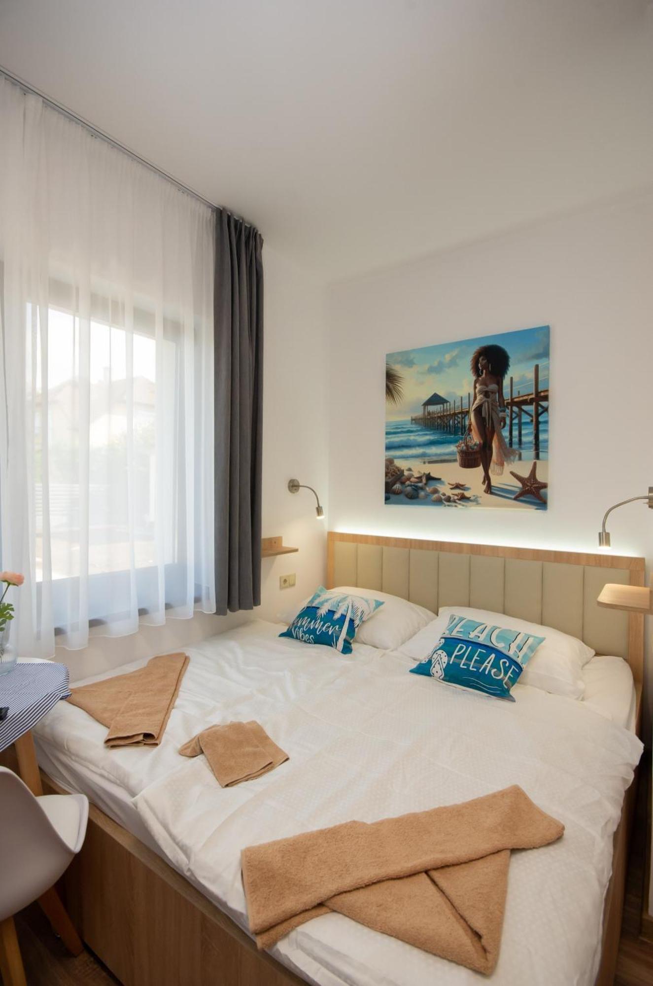 Csaladi Kikoeto Apartman Gyula Exteriör bild